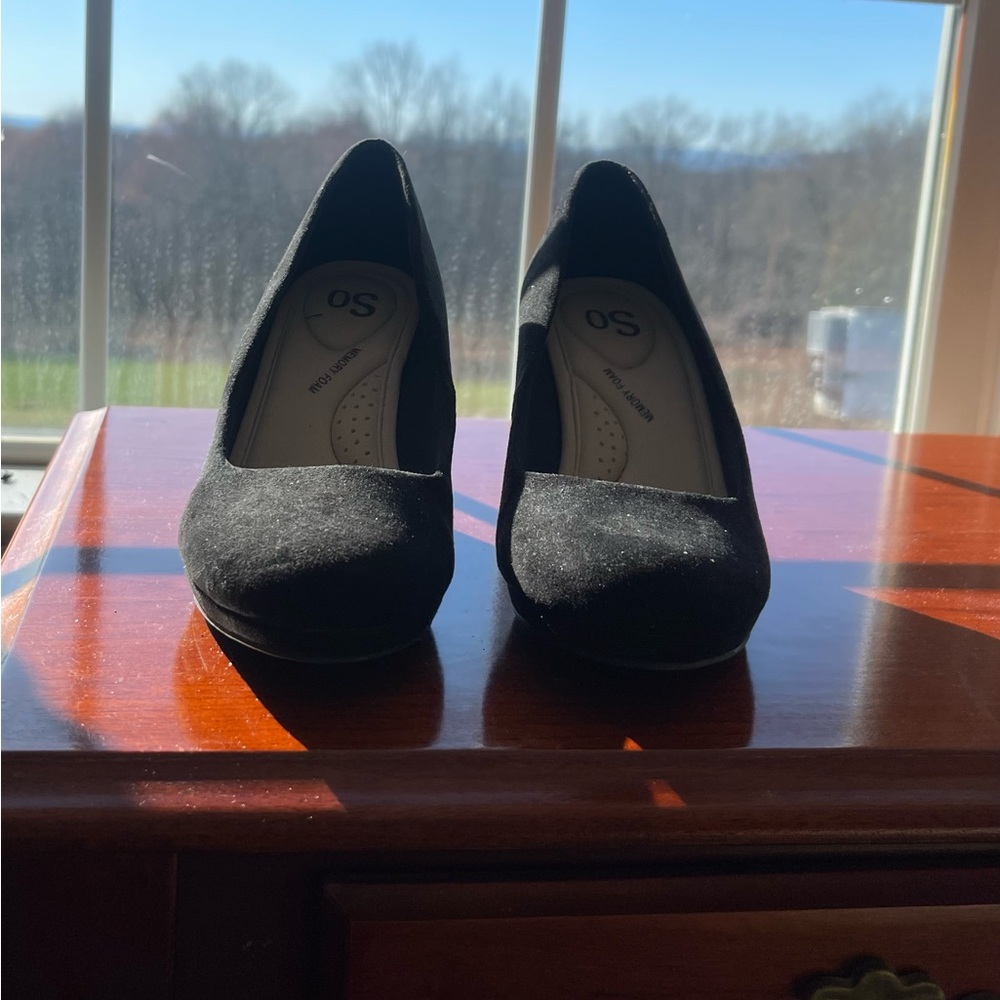 Women’s Mid wedge heel pump shoe